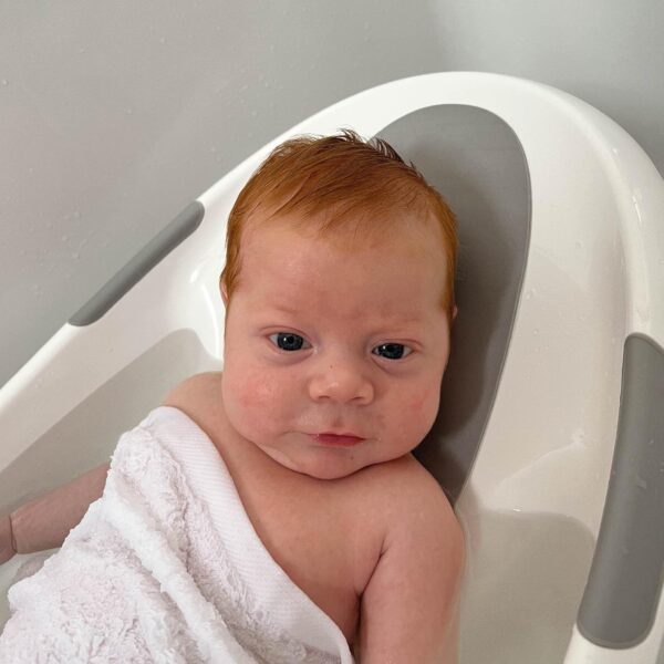 Nuby Newborn Baby Bath with Built in Anti-Slip Support and Soft Headrest, White Bathtub, Suitable from Newborn, White, 1 Count (Pack of 1) - Image 7