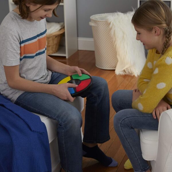 Hasbro Gaming, Simon, Electronic Memory Game, for Kids, Ages 8 and Up, Handheld Light and Sound Game, Classic Simon - Image 6