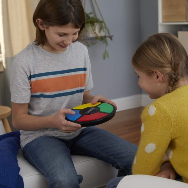 Hasbro Gaming, Simon, Electronic Memory Game, for Kids, Ages 8 and Up, Handheld Light and Sound Game, Classic Simon - Image 7